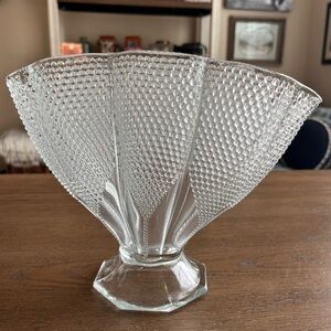 L.E. Smith Thousand Eyes Dewdrop Hobnail Clear Glass Fan Vase